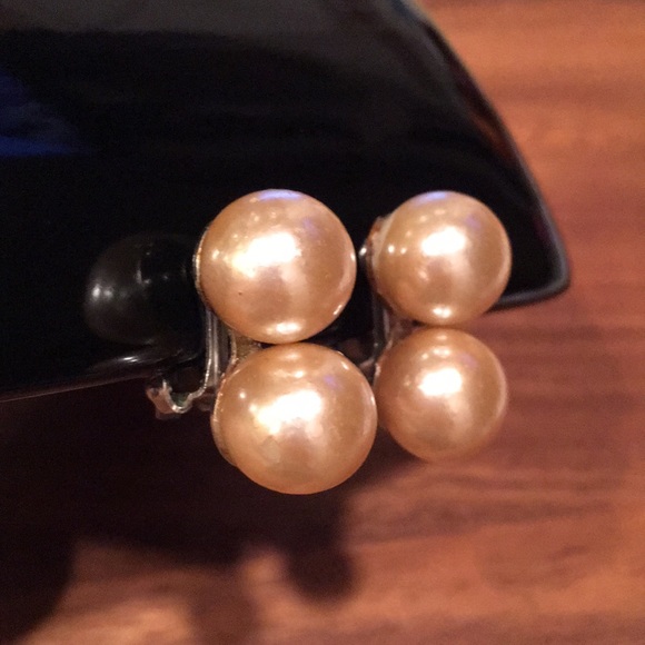 Pearl Clip-On Earrings - Vintage - ** Free with any Purchase** - Picture 3 of 8